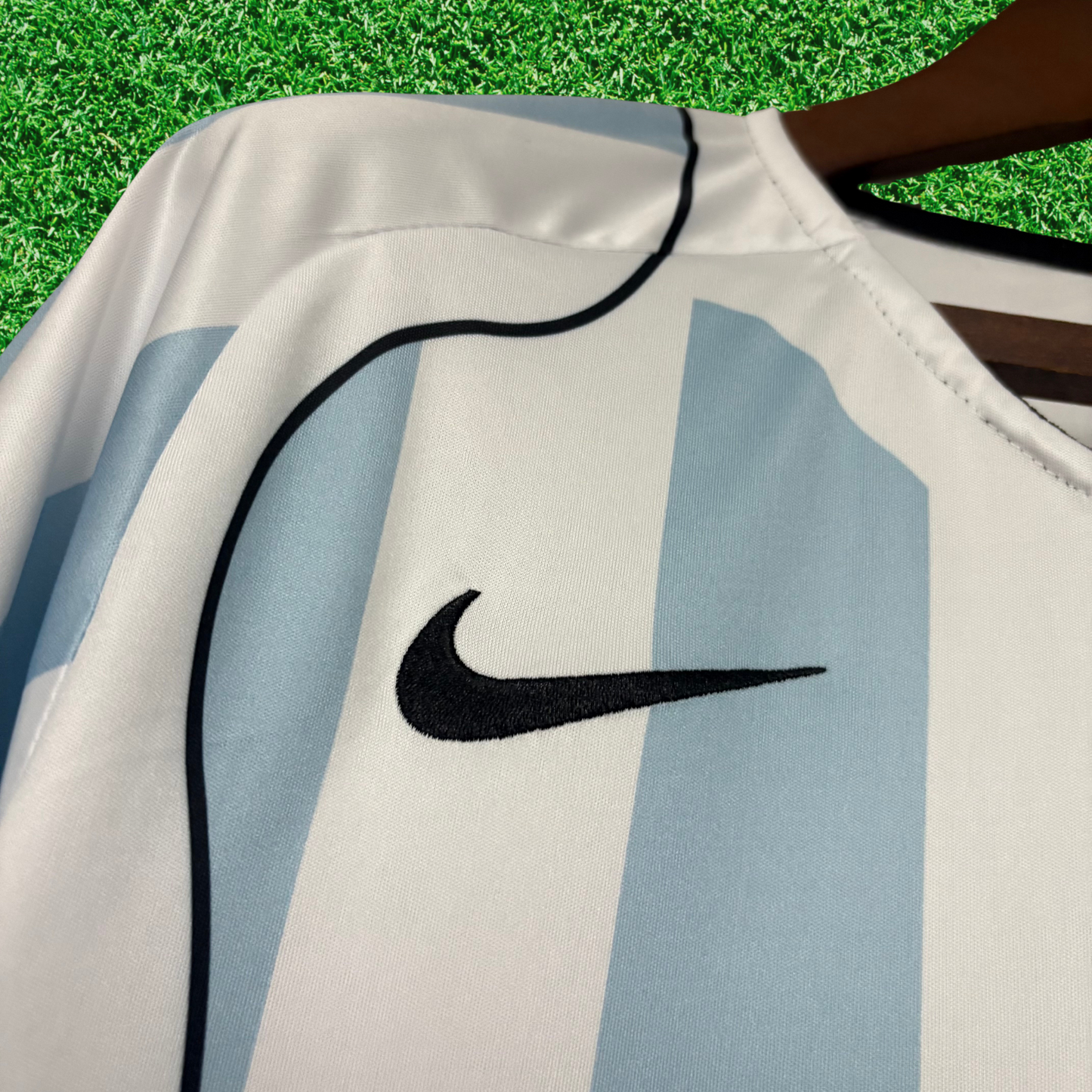 Camiseta Total 90 Azul y Blanca 2025 Versión Fan