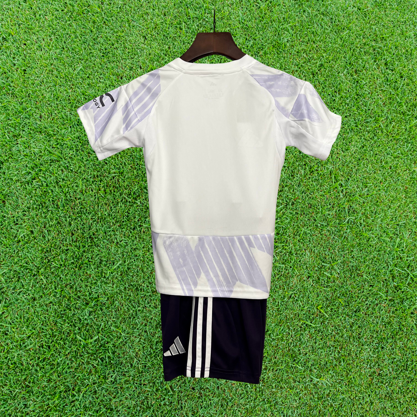 Kit infantil del Manchester United II 25/26 