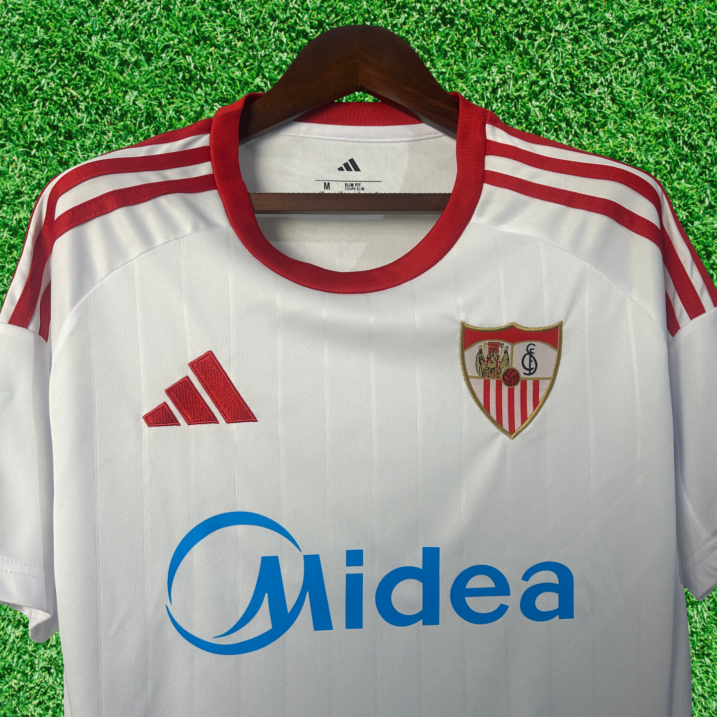 Camiseta local del Sevilla FC 25/26 versión para aficionados 