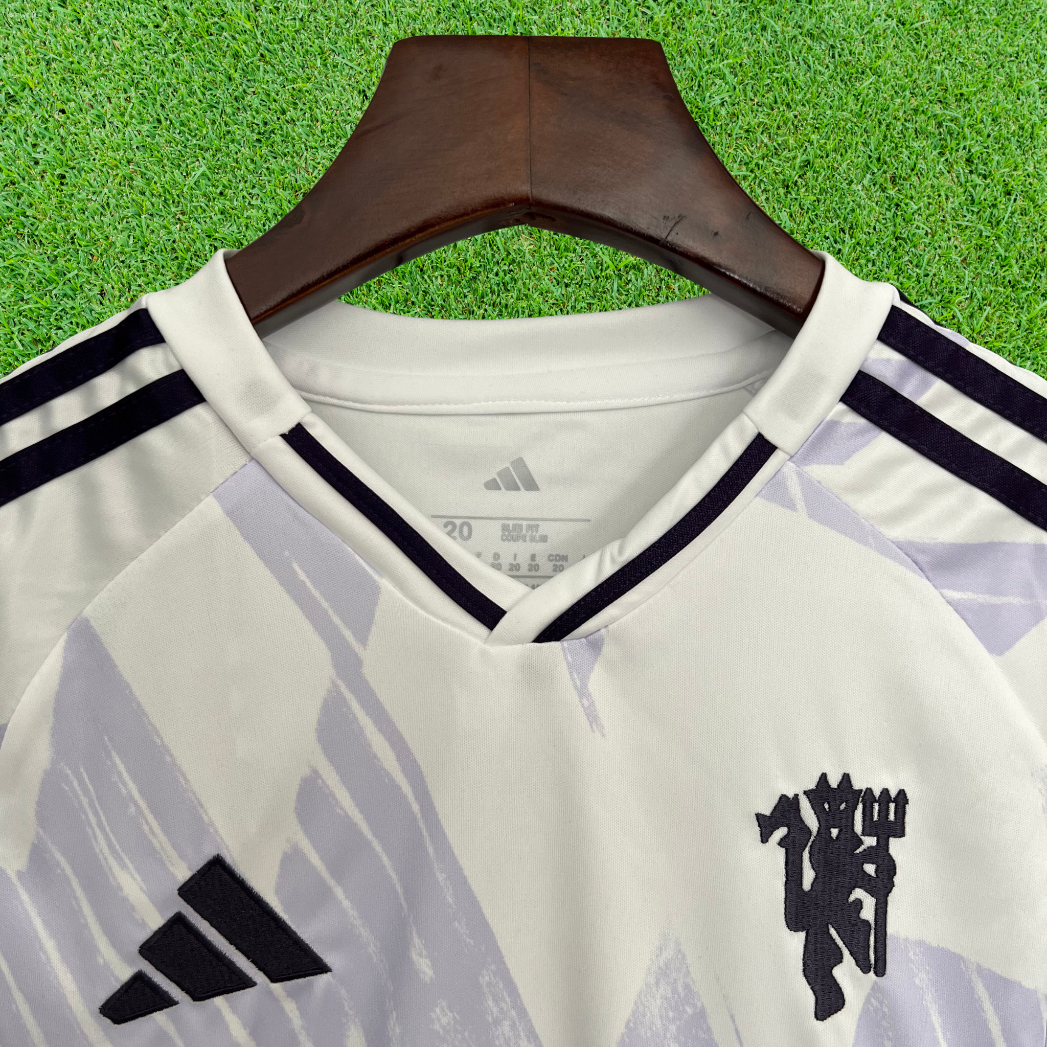 Kit Manchester United II 25/26 Infantil