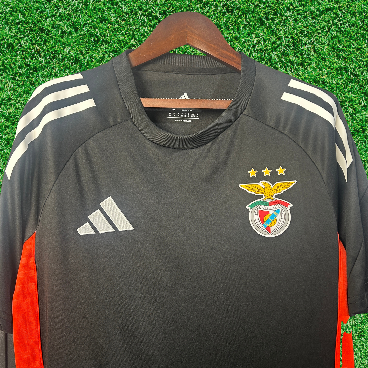 Camiseta de entrenamiento del SL Benfica 25/26 versión para aficionados 