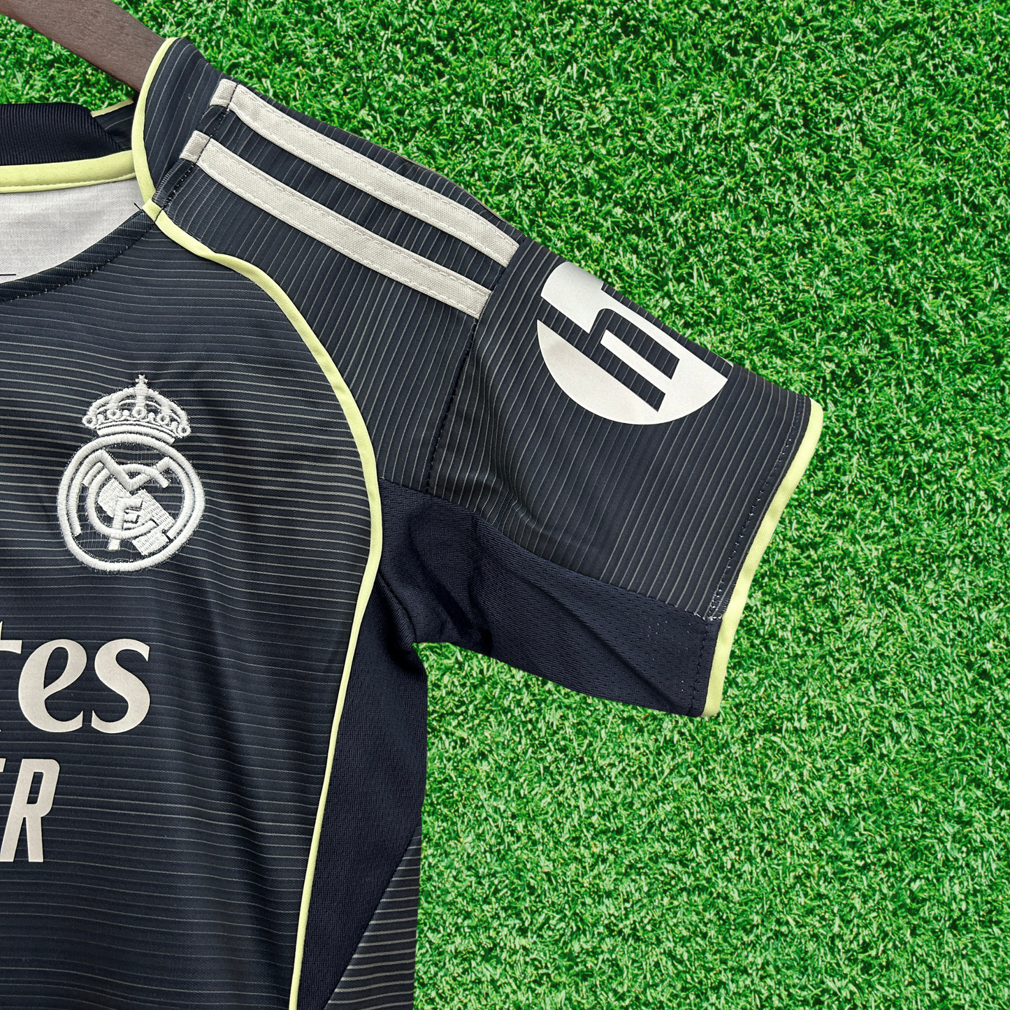 Kit infantil del Real Madrid II 25/26 