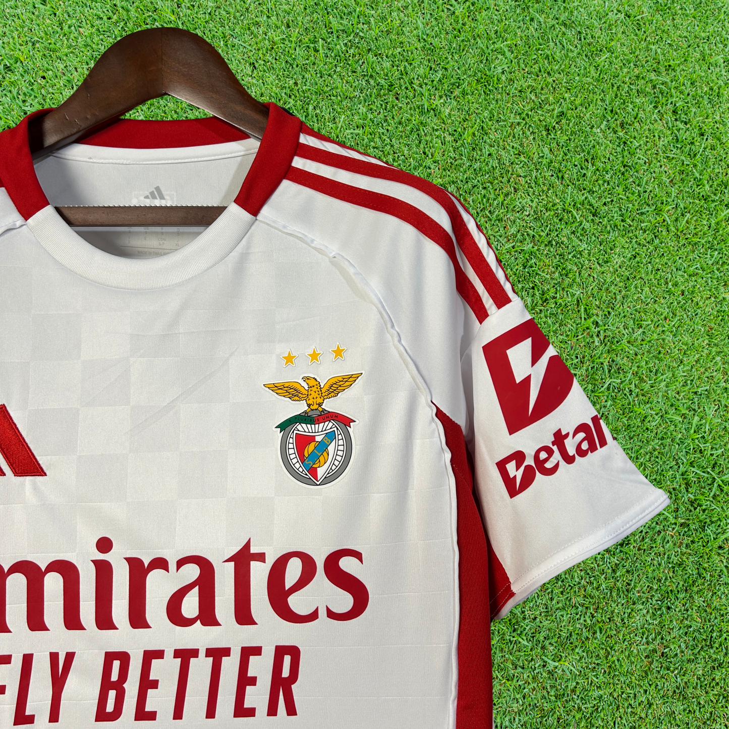 Camiseta de la tercera equipación del SL Benfica 25/26, versión para aficionados 