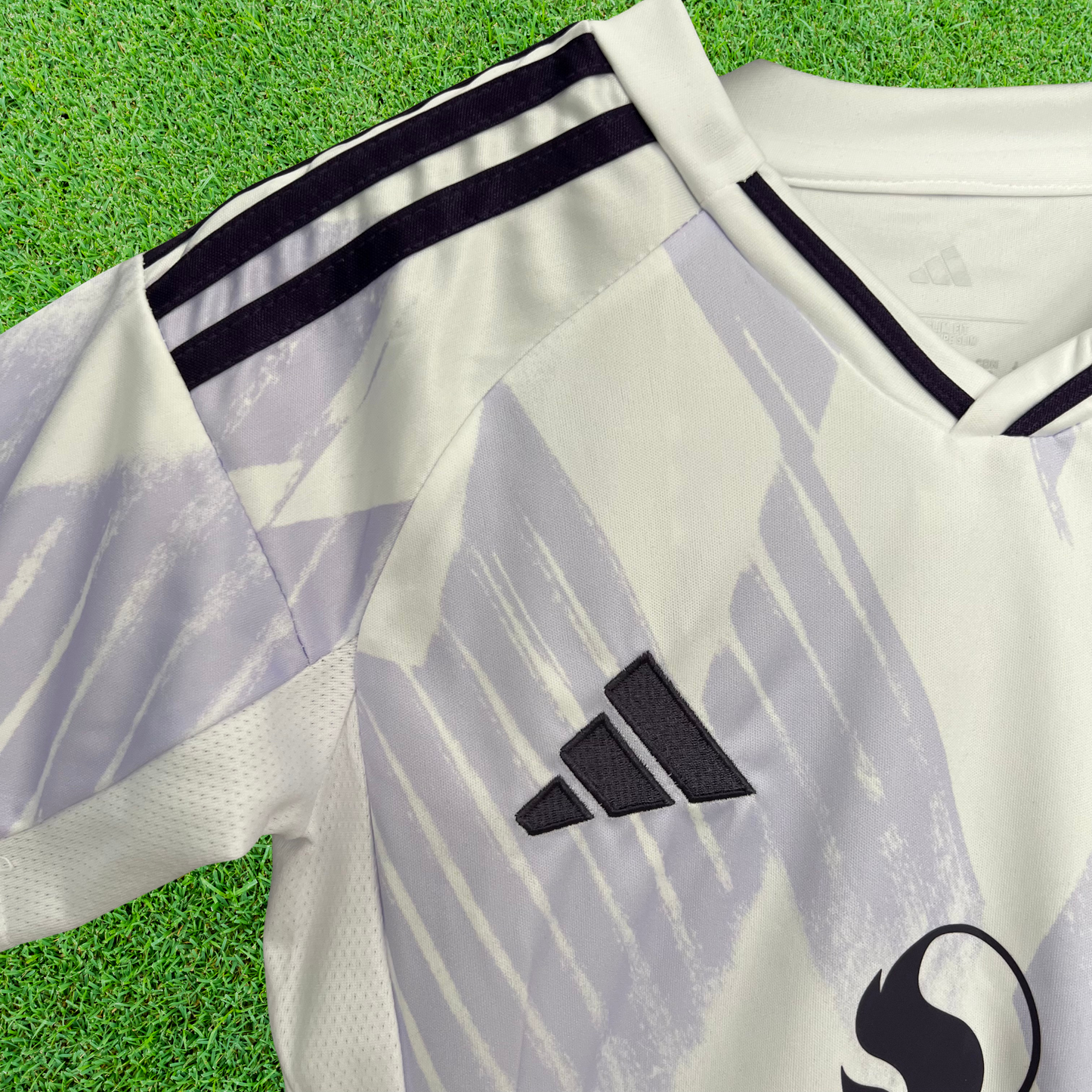 Kit infantil del Manchester United II 25/26 