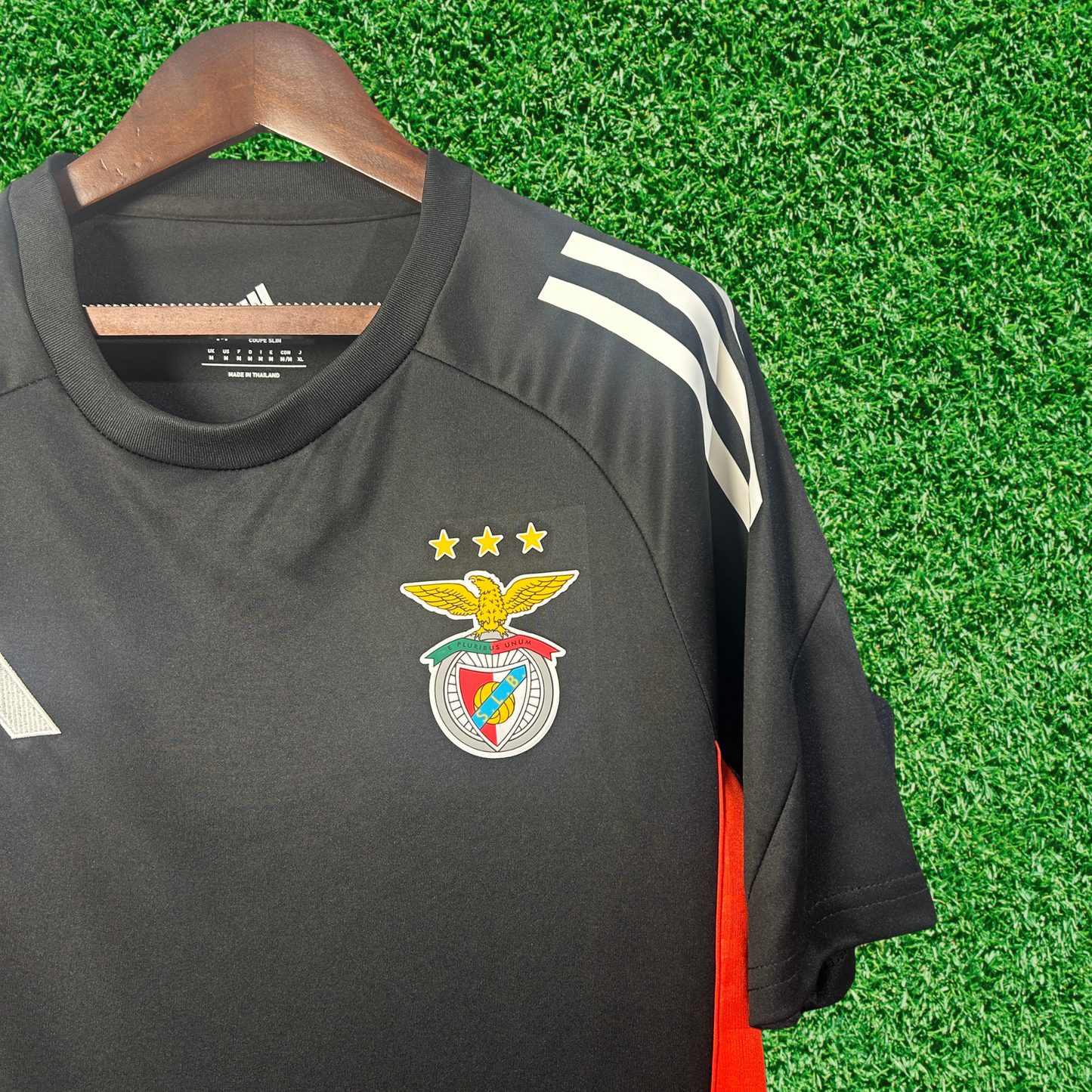 Camiseta de entrenamiento del SL Benfica 25/26 versión para aficionados 