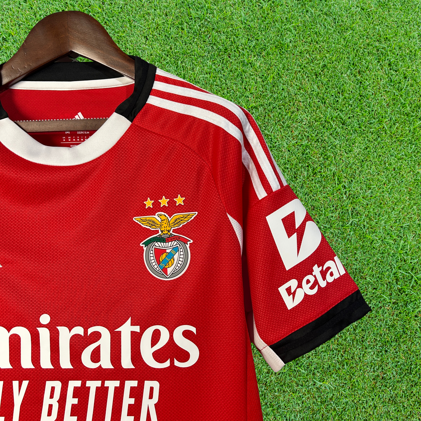 Camiseta local del SL Benfica 25/26, versión para aficionados 