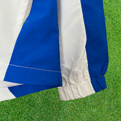 Cortavientos blanco brasileño 