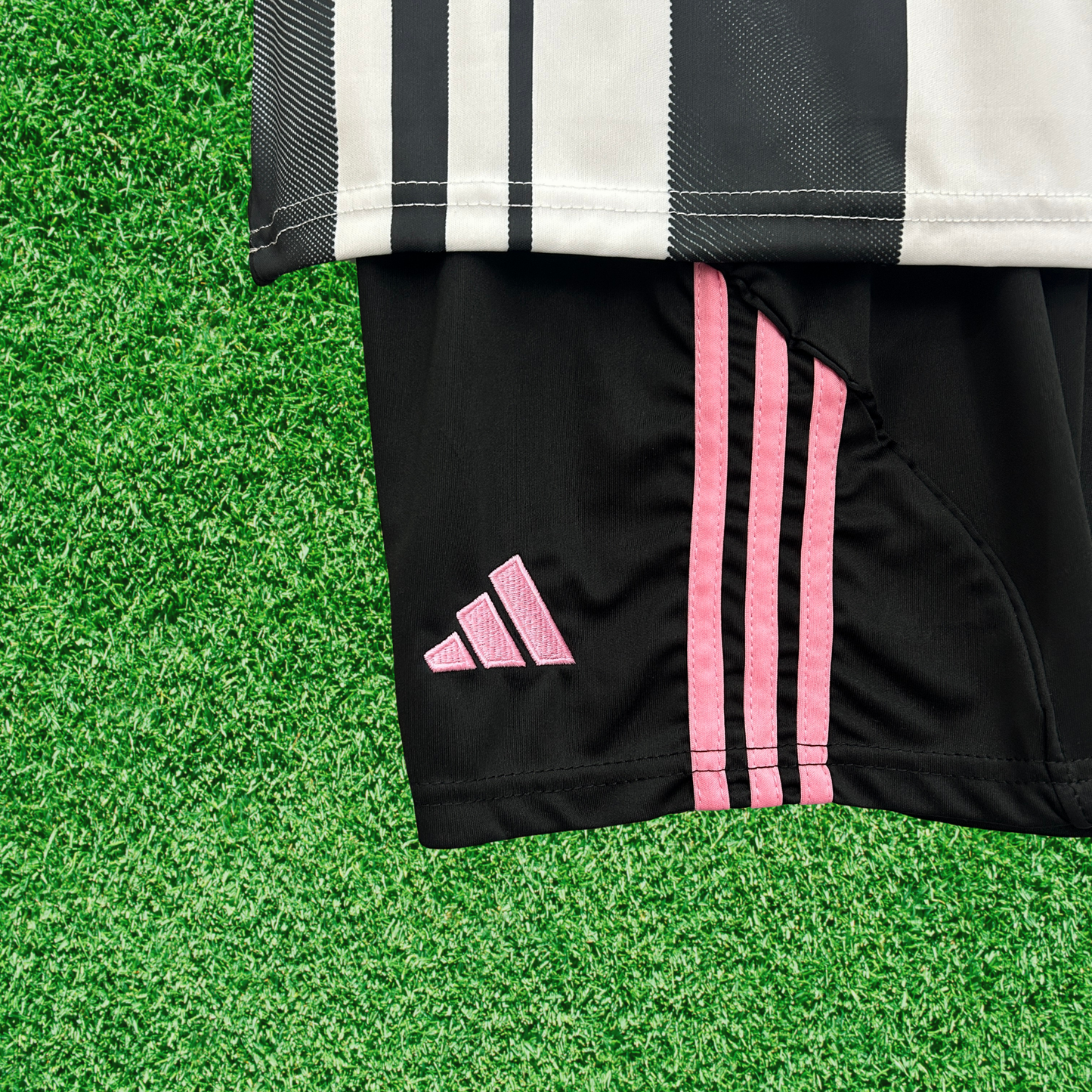 Juventus Home Kit 25/26 Kids