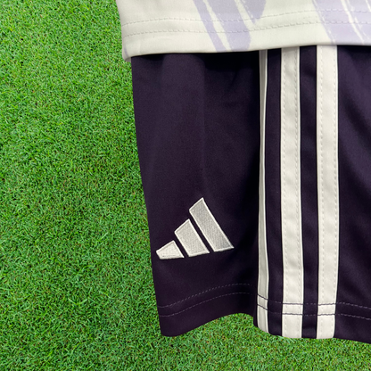 Kit infantil del Manchester United II 25/26 