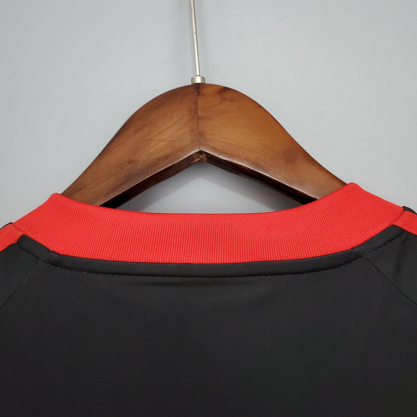 Camisola Benfica Retro II 2009/10 - Modelo Exclusivo! ❤️🦅